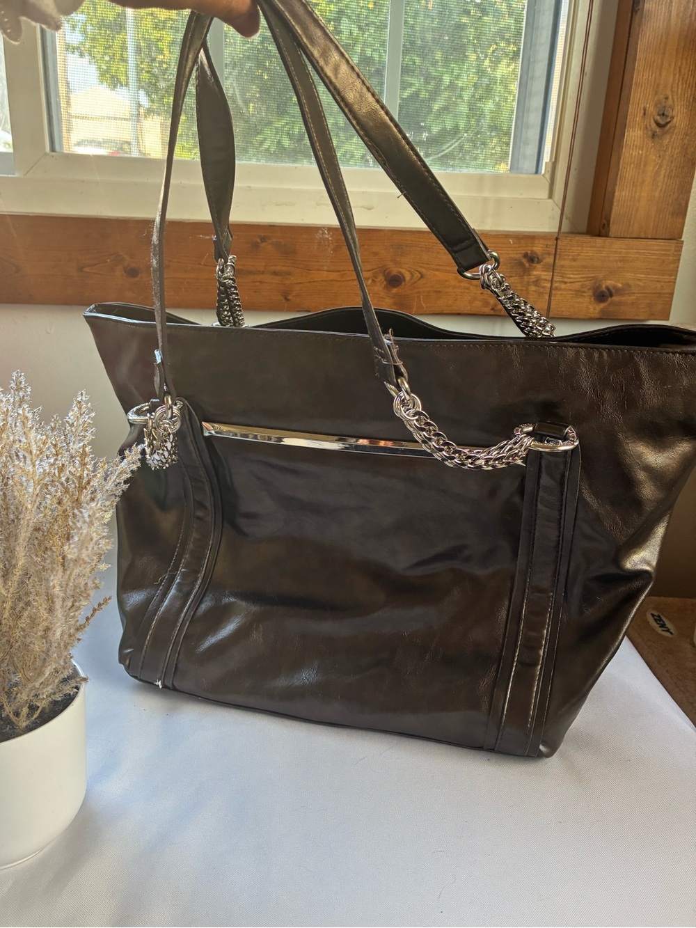 ellen tracy Classic Black glossy Leather Tote Bag with Chain Accents